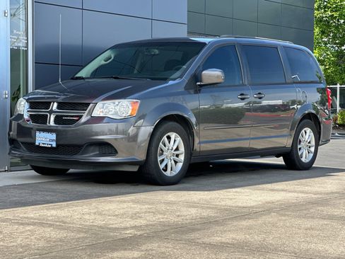 Used 2016 Dodge Grand Caravan SXT w/ UConnect Hands-Free Group FWD image 7