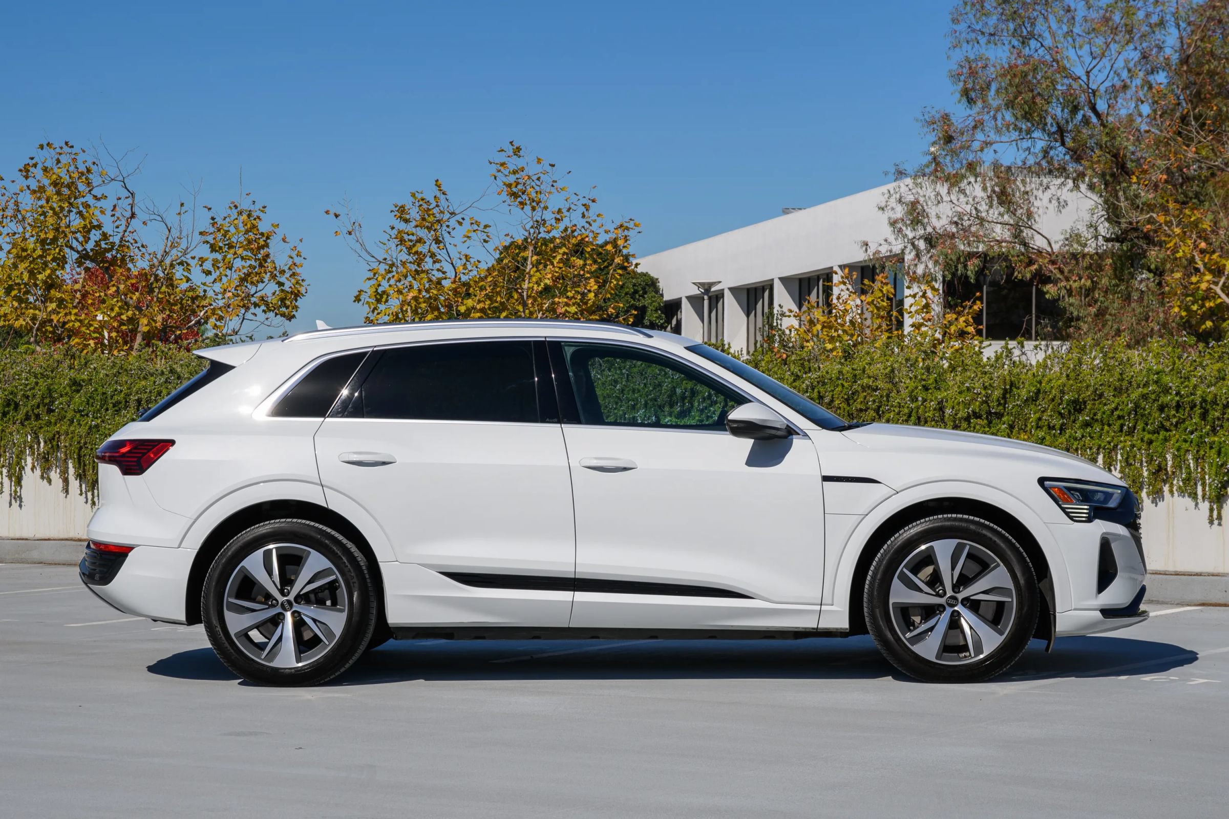 Used 2024 Audi Q8 e-tron Premium AWD/4WD image 5