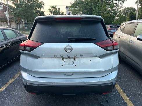 Used 2024 Nissan Rogue S FWD image 7