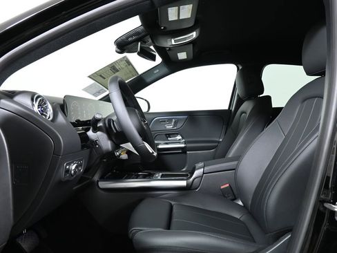 New 2025 Mercedes-Benz GLA 250 4MATIC image 3