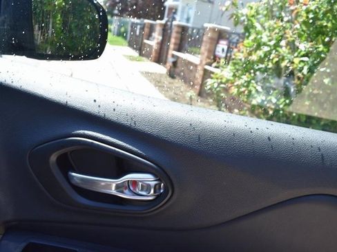 Used 2022 Jeep Cherokee Trailhawk image 20