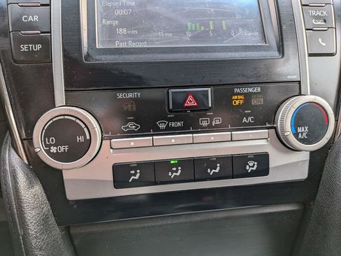 Used 2014 Toyota Camry SE image 17