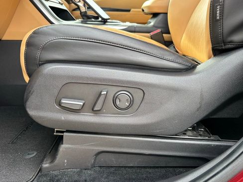 Used 2024 Kia Carnival LX image 13