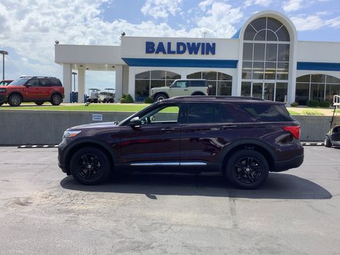 Used 2022 Ford Explorer XLT w/ Equipment Group 202A image 4
