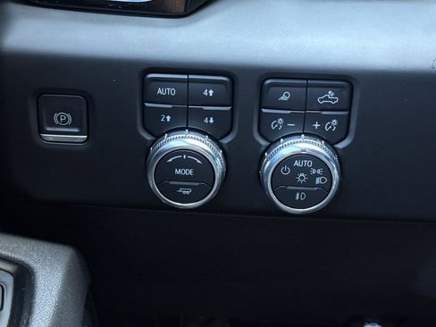 Used 2023 GMC Sierra 1500 AT4 w/ AT4 Premium Package AWD/4WD image 41