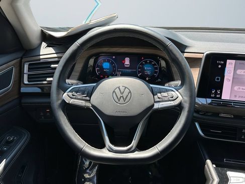 Used 2025 Volkswagen Atlas SE AWD/4WD image 12