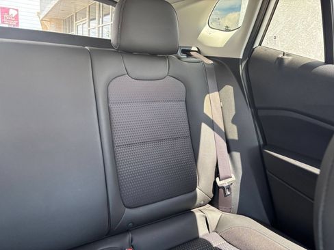 Used 2025 Chevrolet Trax LT FWD image 36