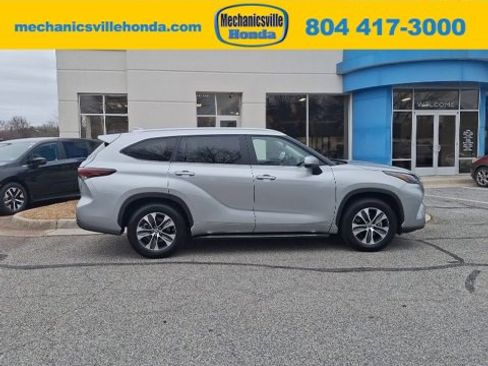 Used 2024 Toyota Highlander LE image 1