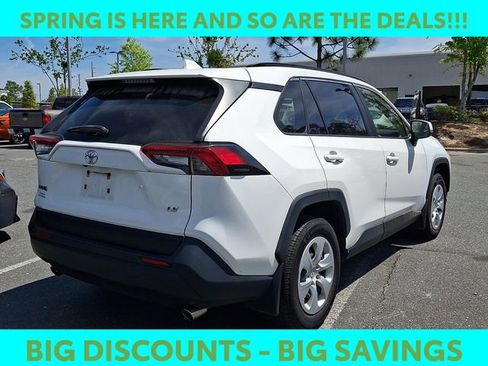 Used 2019 Toyota RAV4 LE image 8