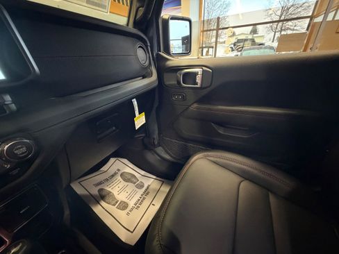 New 2026 Jeep Wrangler Unlimited Rubicon w/ Xtreme 35 Tire Package image 21