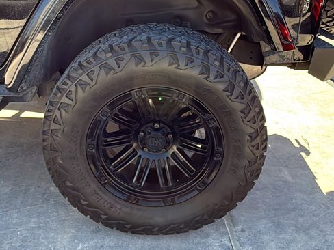 Certified 2020 Jeep Wrangler Unlimited Sahara w/ LED Lighting Group image 20