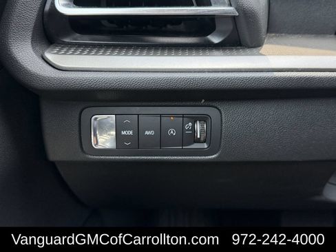 Used 2025 Chevrolet Traverse LT AWD/4WD image 26
