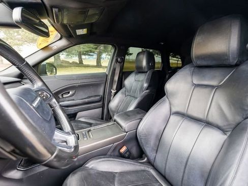 Used 2018 Land Rover Range Rover Evoque SE image 13