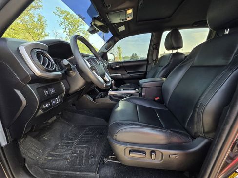 Used 2022 Toyota Tacoma Limited w/ Nightshade Package image 12