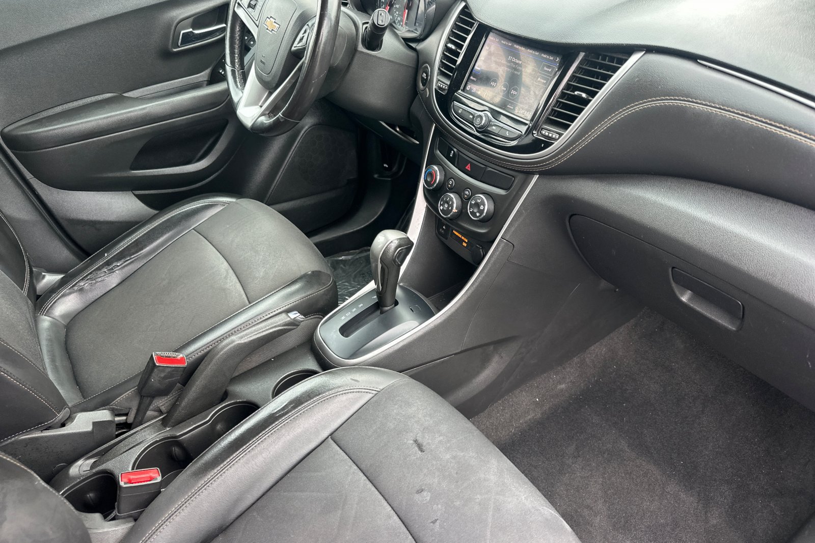 Used 2022 Chevrolet Trax LT w/ Driver Confidence Package AWD/4WD image 19