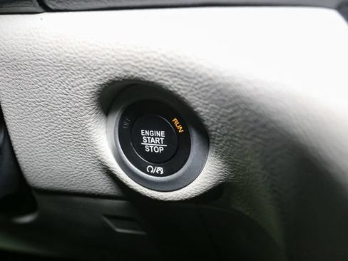 Used 2023 Chrysler Pacifica Touring-L FWD image 30