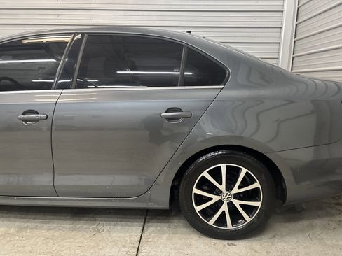Used 2017 Volkswagen Jetta SE image 8