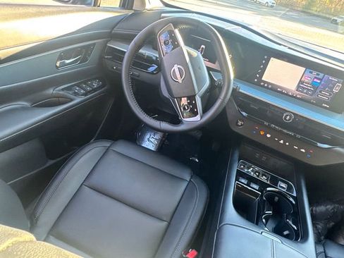 Used 2025 Nissan Murano SL image 23