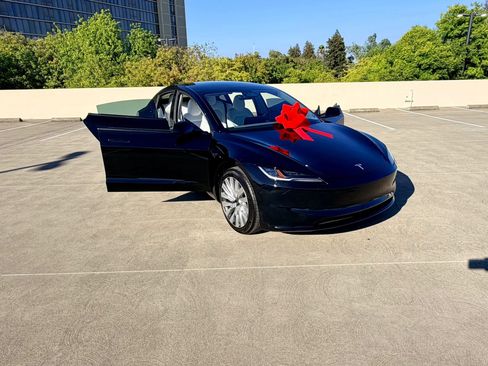 Used 2024 Tesla Model 3 Standard Range RWD image 40