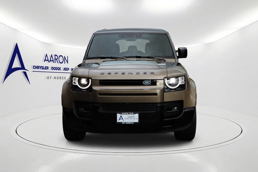 Used 2025 Land Rover Defender 110 X-Dynamic SE AWD/4WD image 2