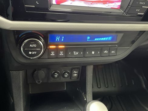 Used 2015 Toyota Corolla LE image 15