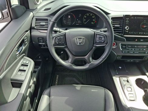 Certified 2025 Honda Ridgeline RTL image 11