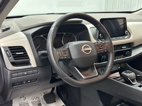 Used 2025 Nissan Rogue SV image 15