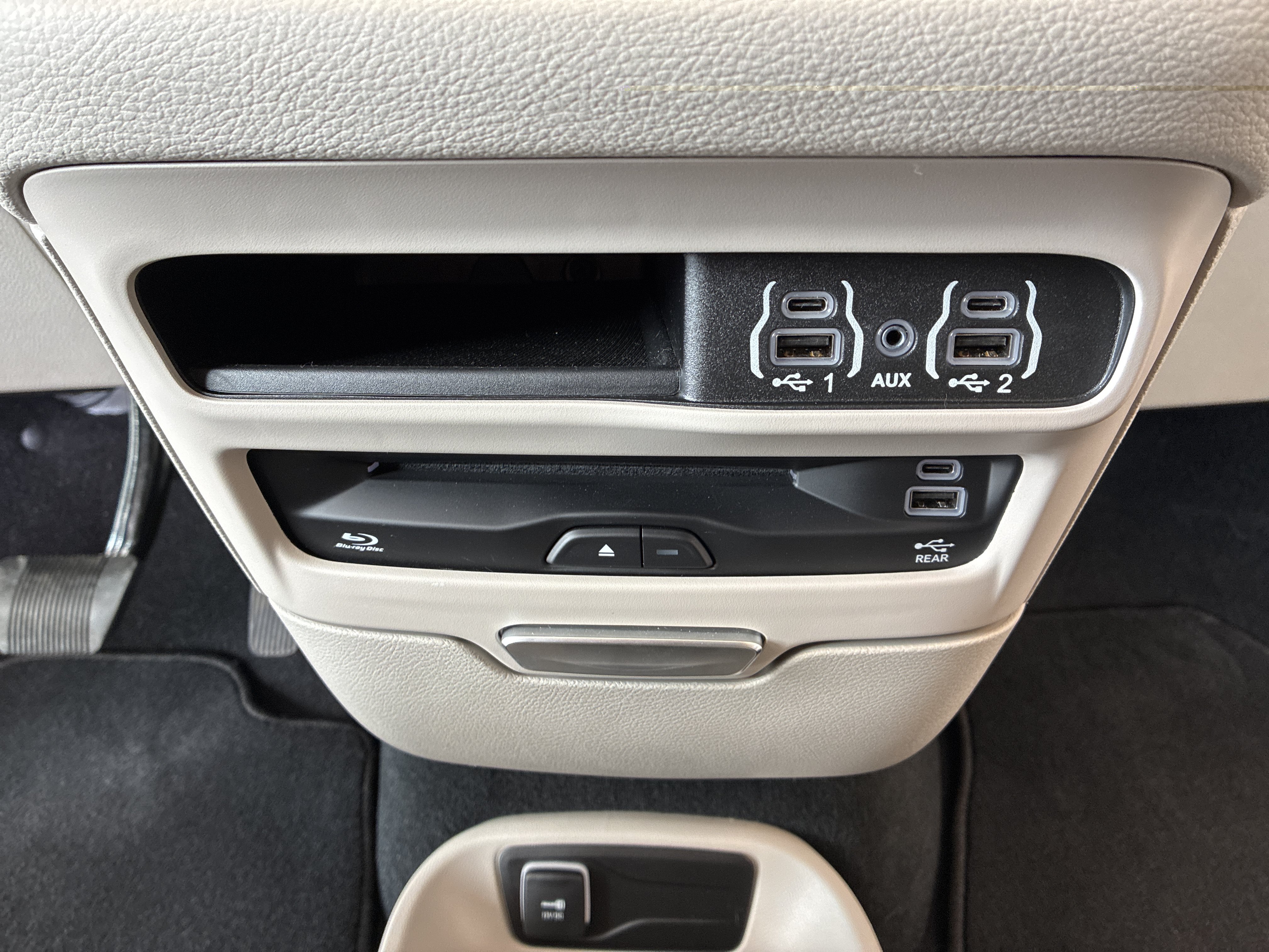 Certified 2024 Chrysler Pacifica Touring-L w/ Uconnect Theater Family Group AWD/4WD image 27