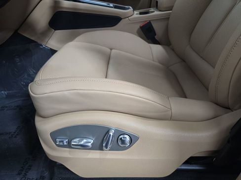 New 2026 Porsche Macan image 23