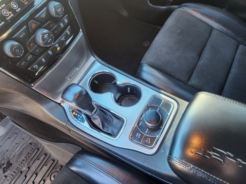 Used 2020 Jeep Grand Cherokee Laredo w/ Quick Order Package 2BN North image 18