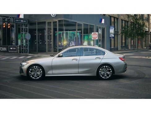 Used 2025 BMW 330i xDrive 330i xDrive w/ Premium Package image 4