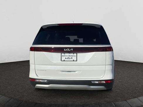 Used 2024 Kia Carnival LX image 5