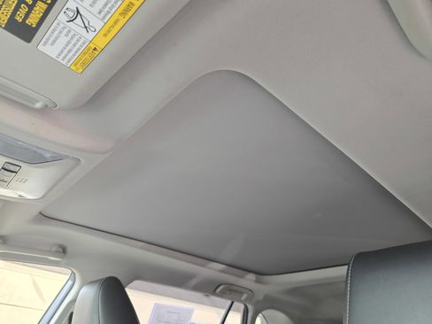 Used 2019 Toyota RAV4 Limited image 16