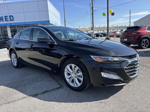 Used 2025 Chevrolet Malibu LT image 3