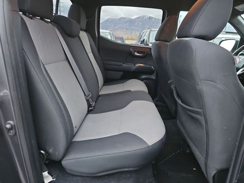 Used 2020 Toyota Tacoma TRD Off-Road w/ Technology Package image 31