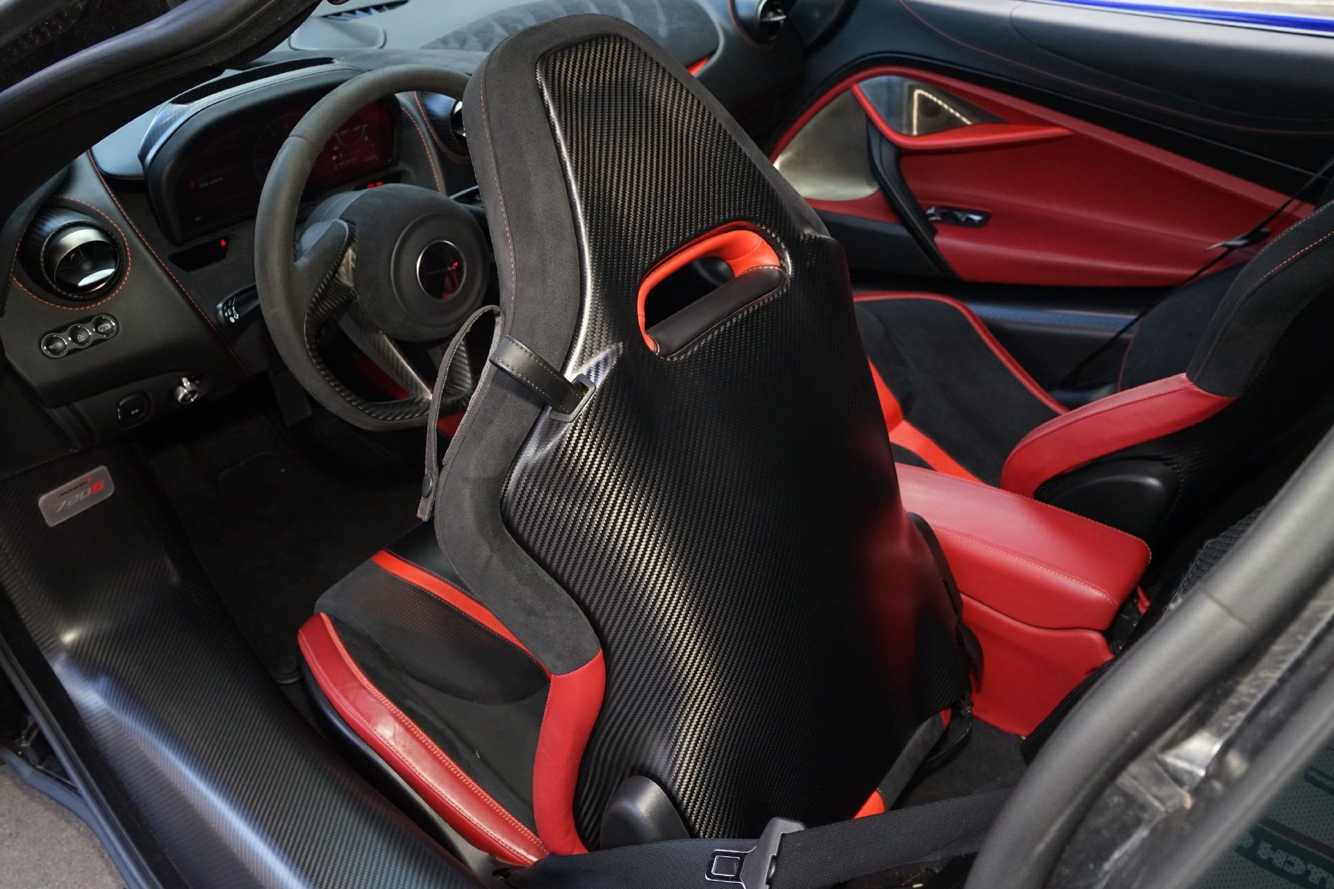 Used 2018 McLaren 720S Performance RWD image 31