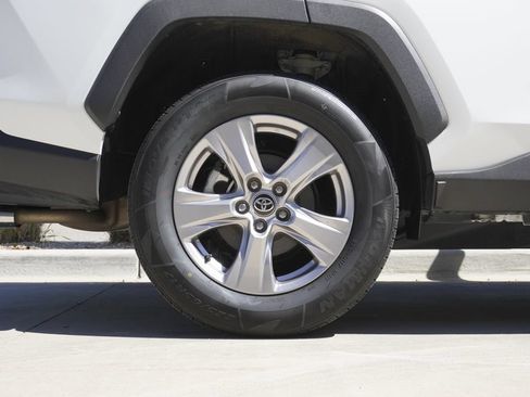 Used 2025 Toyota RAV4 XLE AWD/4WD image 34