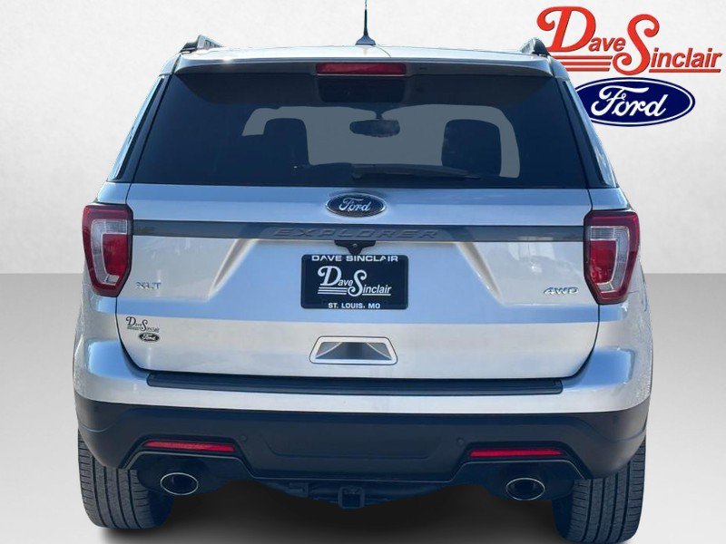 Used 2018 Ford Explorer XLT w/ Equipment Group 202A AWD/4WD image 8