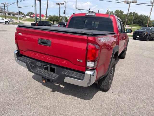Used 2018 Toyota Tacoma TRD Off-Road AWD/4WD image 15