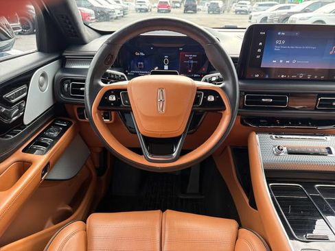 Used 2025 Lincoln Aviator Black Label AWD/4WD image 18