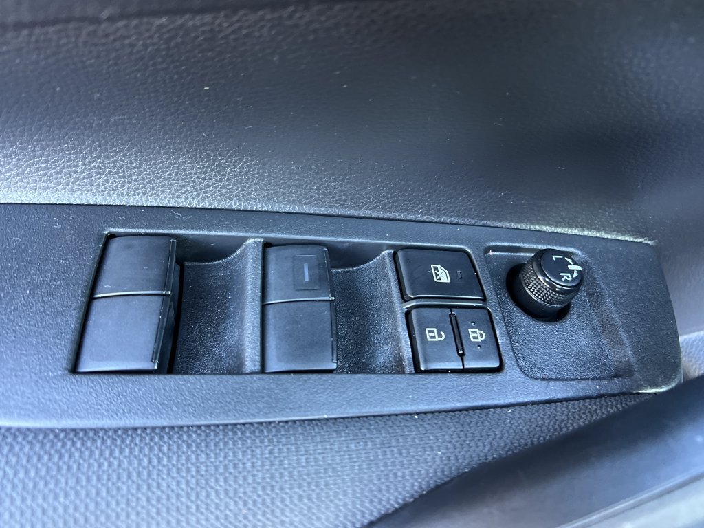 Used 2022 Toyota Corolla LE FWD image 12