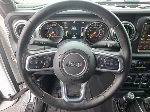 Used 2020 Jeep Gladiator Overland image 18