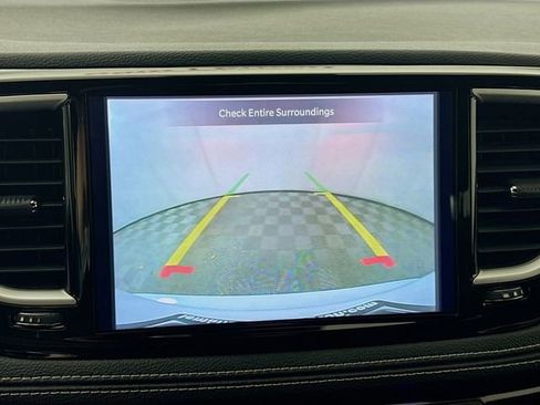 Used 2021 Chrysler Pacifica Touring w/ S Appearance Package image 13