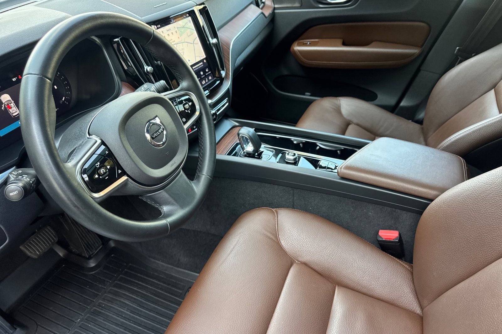Certified 2023 Volvo XC60 B5 Plus w/ Protection Package Premier FWD image 11