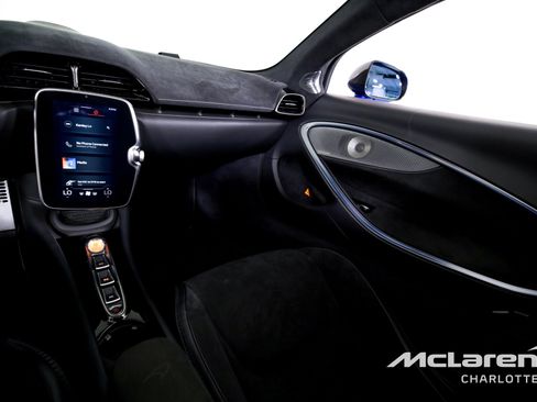 Used 2025 McLaren Artura Spider image 17