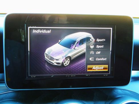 Used 2017 Mercedes-Benz GLC 300 image 30