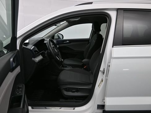 Used 2024 Volkswagen Taos SE FWD image 20