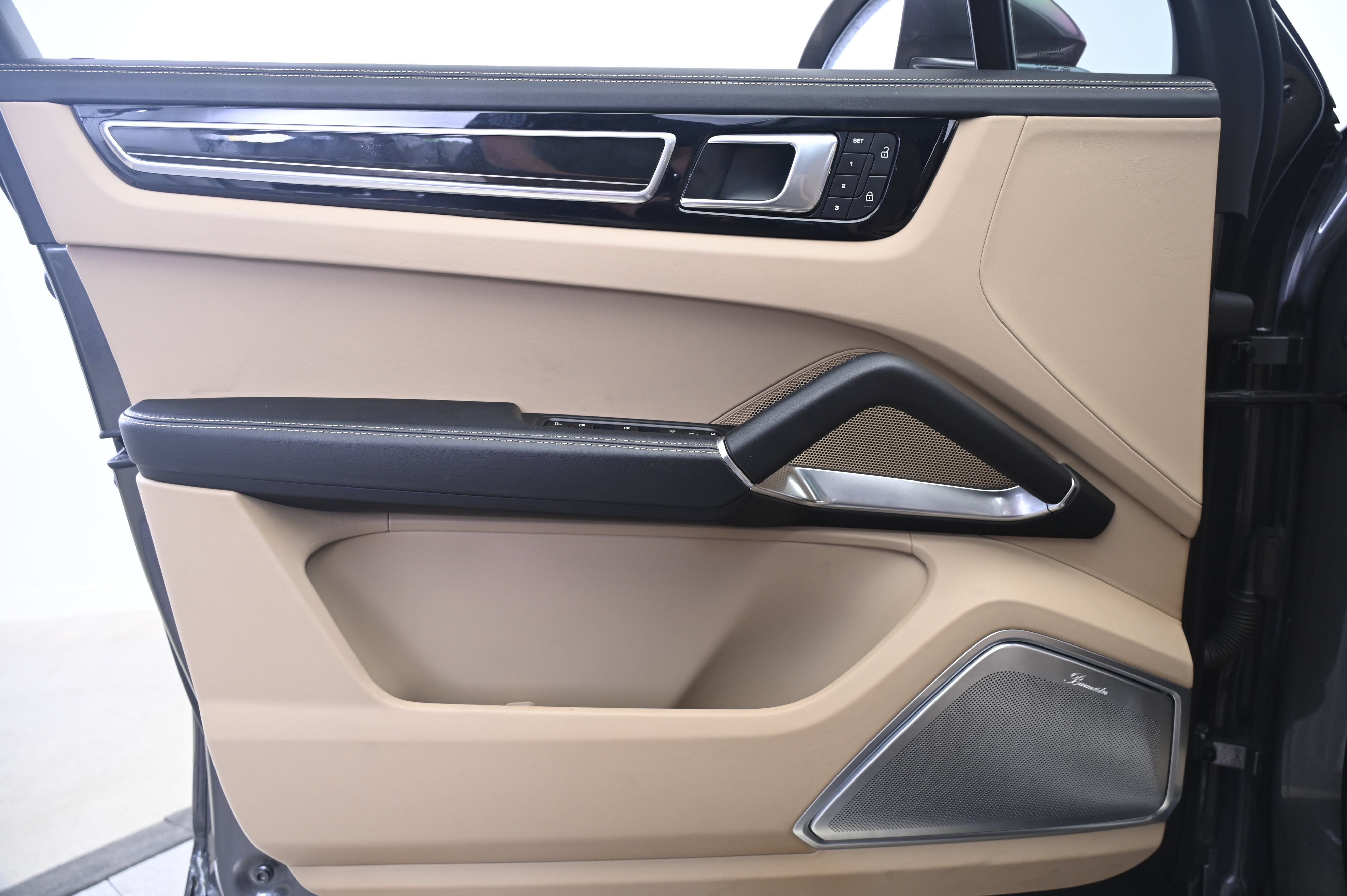 Certified 2023 Porsche Cayenne Turbo AWD/4WD image 26