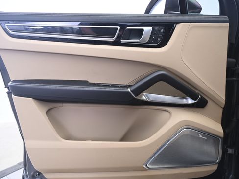 Certified 2023 Porsche Cayenne Turbo AWD/4WD image 26