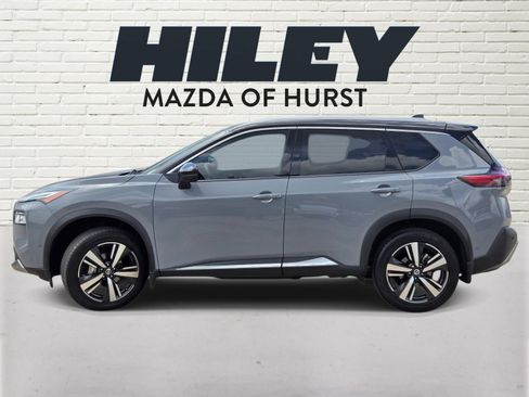 Used 2021 Nissan Rogue Platinum FWD image 3